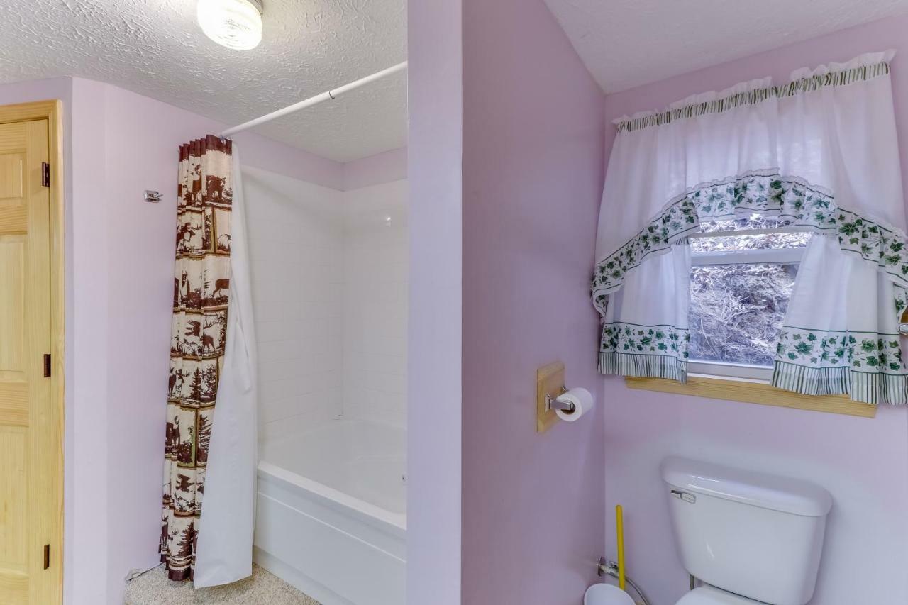 4 Bed 2 Bath Vacation Home In Whittier Exterior photo
