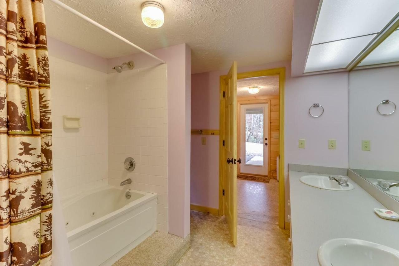 4 Bed 2 Bath Vacation Home In Whittier Exterior photo